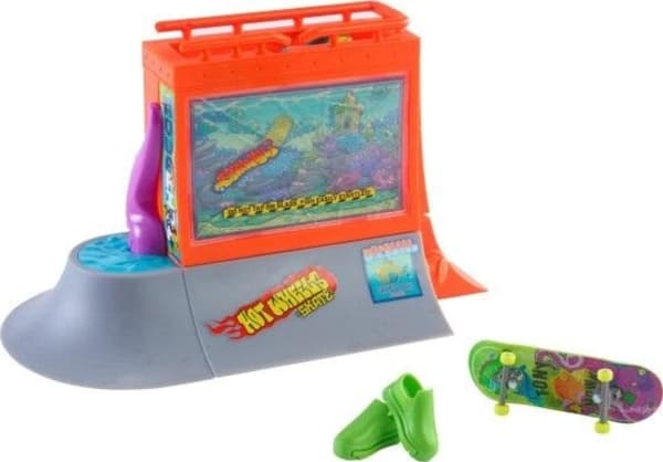 Mattel Hot Wheels Skate Skatepark + Skateboard HGT93