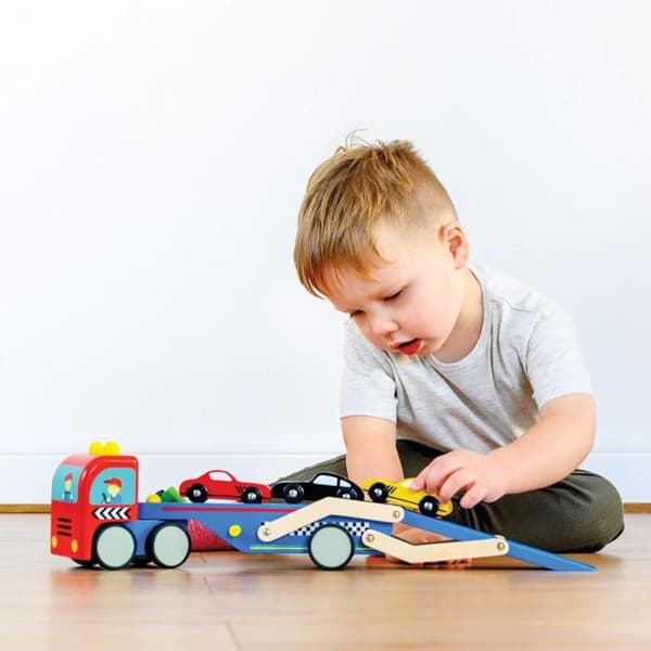 Le Toy Van - Racerbilstransportbil - JH PRODUKTER