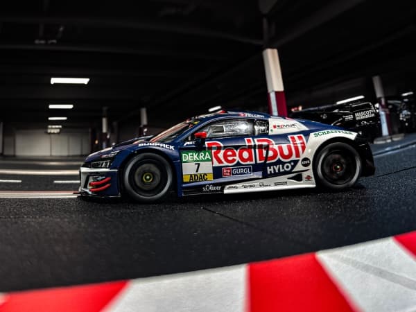 Carrera Digital 132 20032044 Audi R8 LMS GT3 Red Bull DTM (20032044)