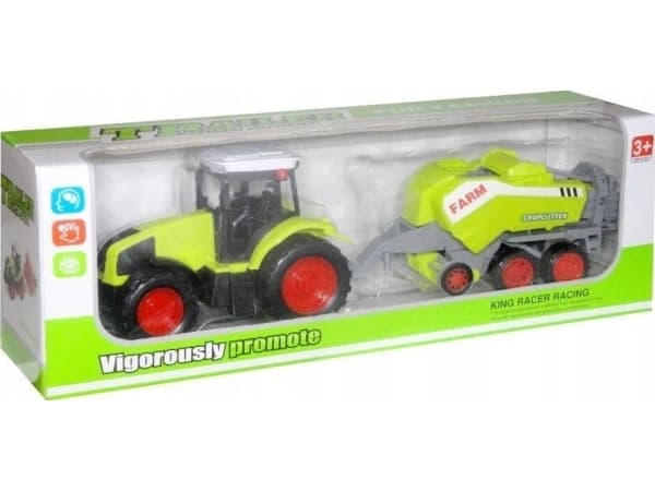 Svensk traktor med maskin