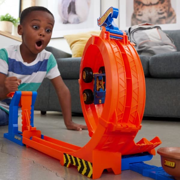 Hot Wheels Monster Trucks Loop & Flip Trophy Challenge autorata
