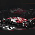 Miniatyrbild 2 av 2: Teknisk racingbilmodell, detaljerad motordesign, funktionellt fjädringssystem,med instruktion