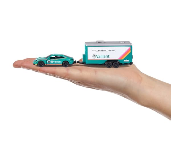 Majorette Race Trailer Mack Granite + NIssan GT-R Nismo GT3
