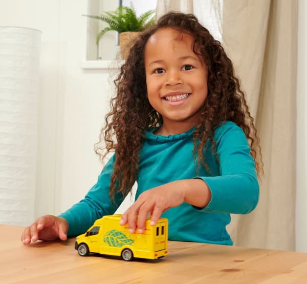 Majorette Mercedes-Benz Sprinter DHL äänellä ja valolla