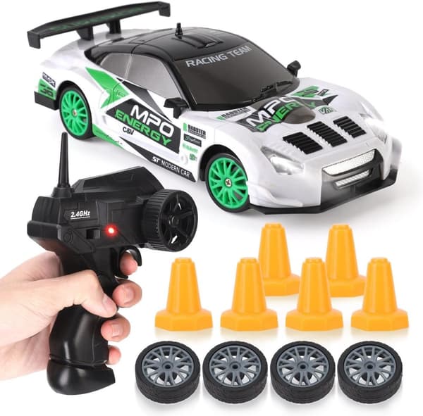 OBOSOE 2.4G kauko-ohjattava nelivetoinen leluauto 1:24 mittakaava – nopea sähköinen propulsioauto valoilla pojille