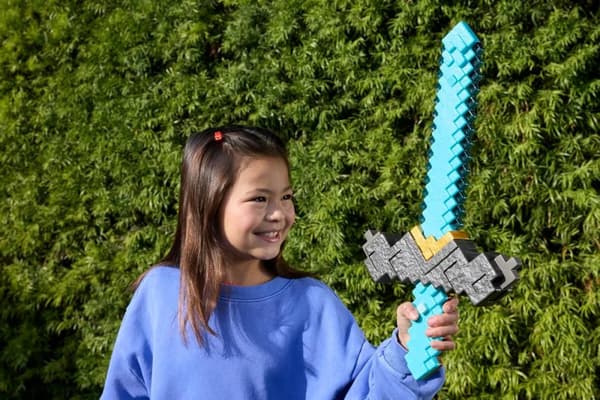 Minecraft Movie Click and Switch Sword and Pickaxe