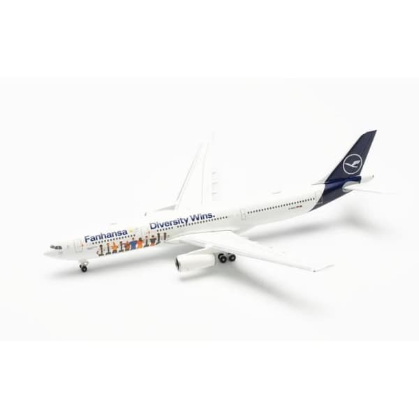 Monterade miniatyrer - Airbus A330 -300 Lufthansa Fanhansa 1/500 Herpa