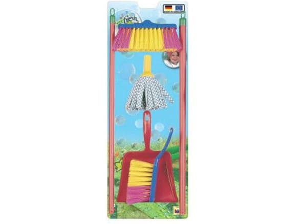 Cleaning kit with mop
