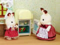 Miniatyrbilde 2 av 5: Sylvanian Families Chocolate Rabbit Mother Set