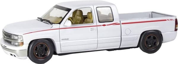 Revell 14538 1999 Chevy® Silverado® Street Pickup Car Model Kit 1:25 (14538)
