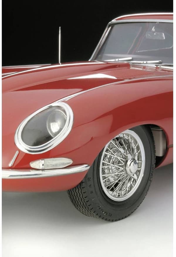 1:8 Revell 07717 Jaguar E-Type - Oldtimer Plastic Model Kit
