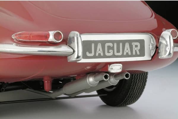 1:8 Revell 07717 Jaguar E-Type - Oldtimer Plastic Model Kit