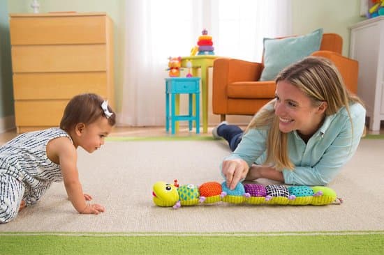 Lamaze Musical Inchworm, Lelueläimet, Interaktiivinen, Tuottaa ääntä