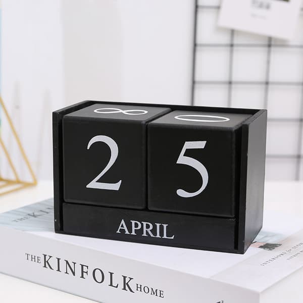INF Evigvarende Kalender i Tre for Skrivebord Sort