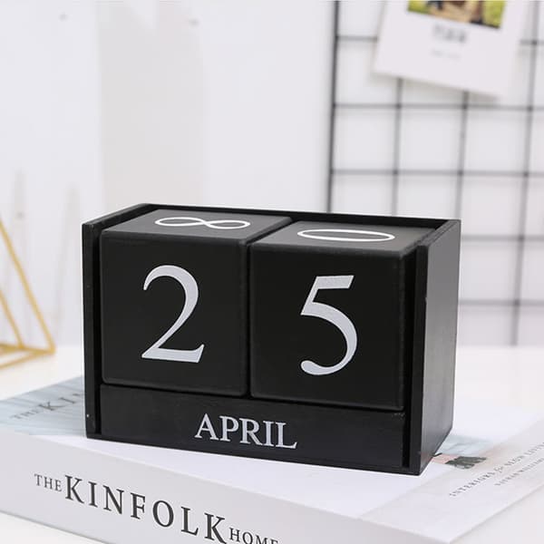 INF Evigvarende Kalender i Tre for Skrivebord Sort