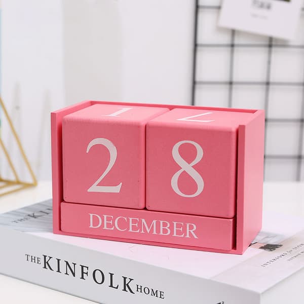 INF Evigvarende Kalender i Tre for Skrivebord Rosa