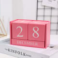 Miniatyrbilde 3 av 4: INF Evigvarende Kalender i Tre for Skrivebord Rosa