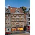 Miniatyrbild 1 av 2: Modelltillverkning - FALLER - Allianz stadsbyggnad och te- och kryddaffär - Period 1880-1920 - Standard