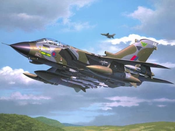 Revell Tornado GR. Mk. 1 RAF, Flymodell med fastvinge, Monteringssett, 1:72, Plast, Pro, 198 stykker