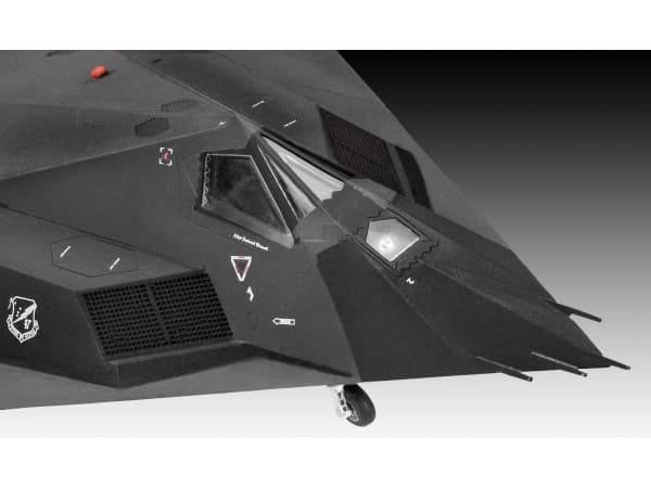 Revell 03899, Kiinteäsiipinen lentokonemalli, Monteringssæt, 1:72, F-117 Stealth Fighter, 37 stk, 10 År