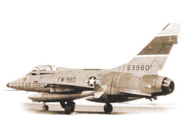 1:72 F-100F Super Sabre