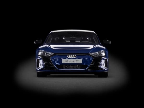 Pienoismallisarja Revell easy-click Audi e-tron GT 07698 1:24