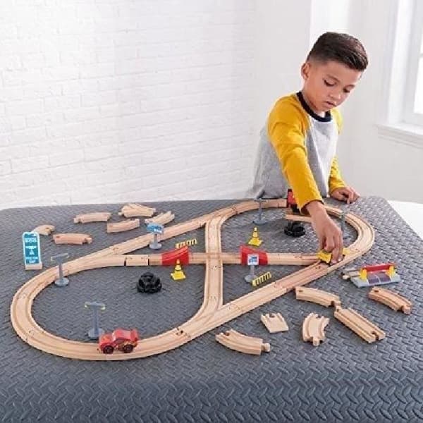 Byggleksak - KIDKRAFT - Circuit Construction Box - 57 delar - 5m krets - hoppramper