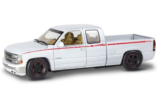 Revell 14538 1999 Chevy® Silverado® Street Pickup auton mallisarja 1:25