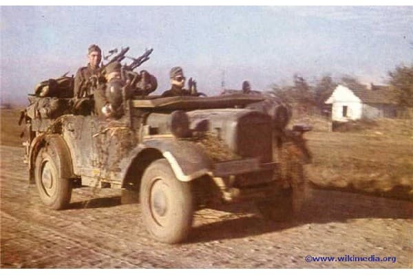 Plast modell enhet bil KFZ.4 1/35
