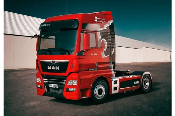 1:24 MAN TGX 18-500 XXL, leijona pro painos