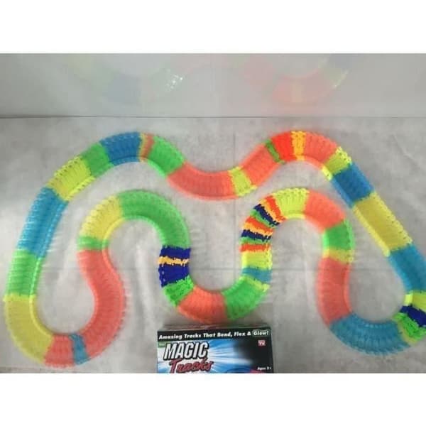BXIO Magic spårar den fantastiska racerbanan som kan böjas, böjas och glöda