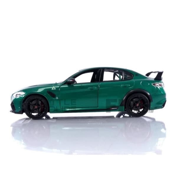 Miniatyrsamlingsbil - BBURAGO 1/18 - ALFA-ROMEO Giulia GTAm - 2020 - Verde Montreal - 11049GR