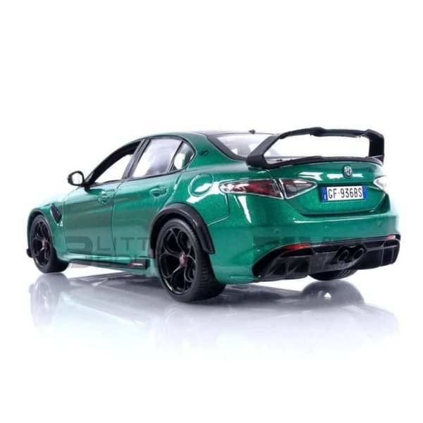 Miniatyrsamlingsbil - BBURAGO 1/18 - ALFA-ROMEO Giulia GTAm - 2020 - Verde Montreal - 11049GR