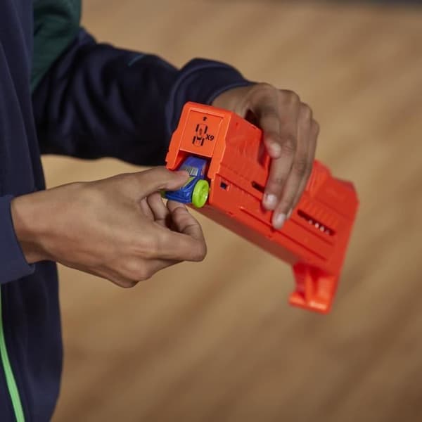 NERF NITRO - Motofurry Car Launcher för pojkar från 5 år och uppåt