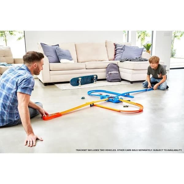 Krets - HOT WHEELS - Deluxe Box - 36 delar - 2 launchers - 2 fordon