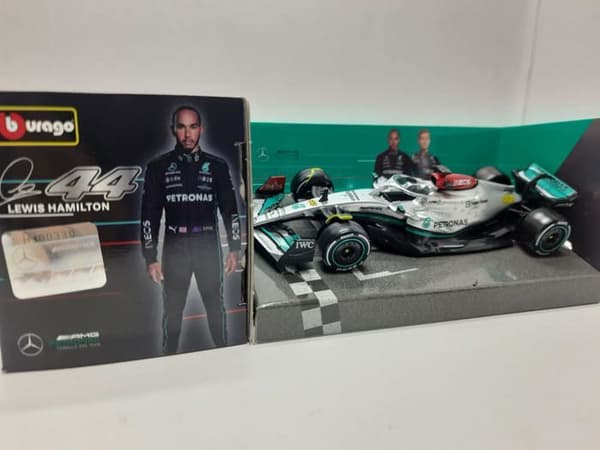 MERCEDES AMG F1 W13 E P 44 L. HAMILTON 1/43 SKALA KOLLEKTIONSBIL