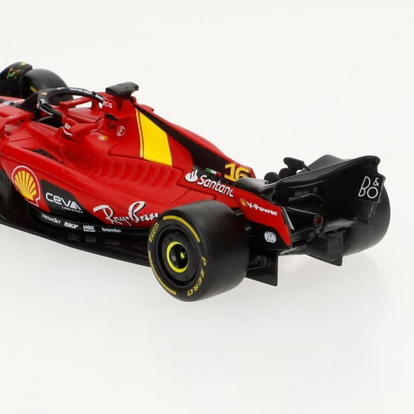 Bil Bburago Ferrari F1 SF23 1:43 2 Delar