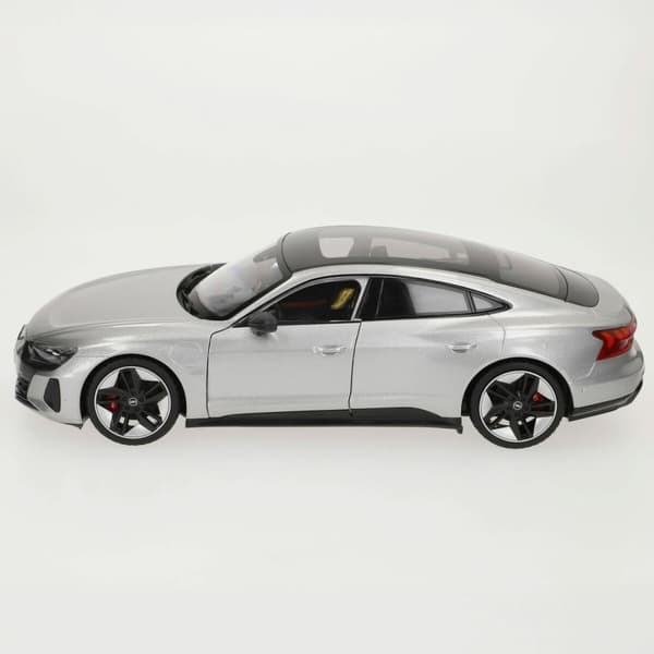 Bil Bburago GT-Audi RS E-TRON GT 2022 1:18