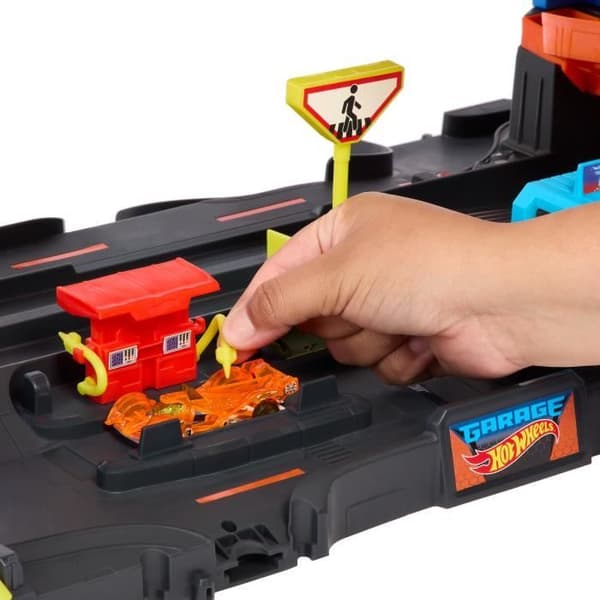 Hot Wheels City-Ultimate Garage-Set med 2 bilar ingår HKX48