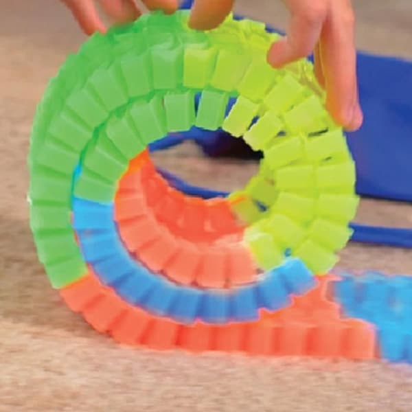MAGIC TRACKS modulär belyst krets - Röd bil - 3,35m - Blandat - Från 3 år gammal