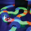 Miniatyrbild 2 av 4: MAGIC TRACKS modulär belyst krets - Röd bil - 3,35m - Blandat - Från 3 år gammal
