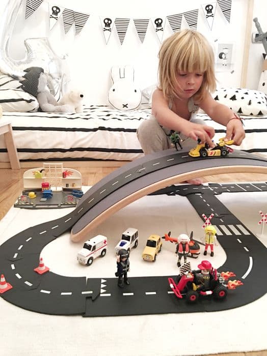 Flexibel krets för bilar - waytoplay - Motorvägsbana - 24 delar - Vattentät - Svart
