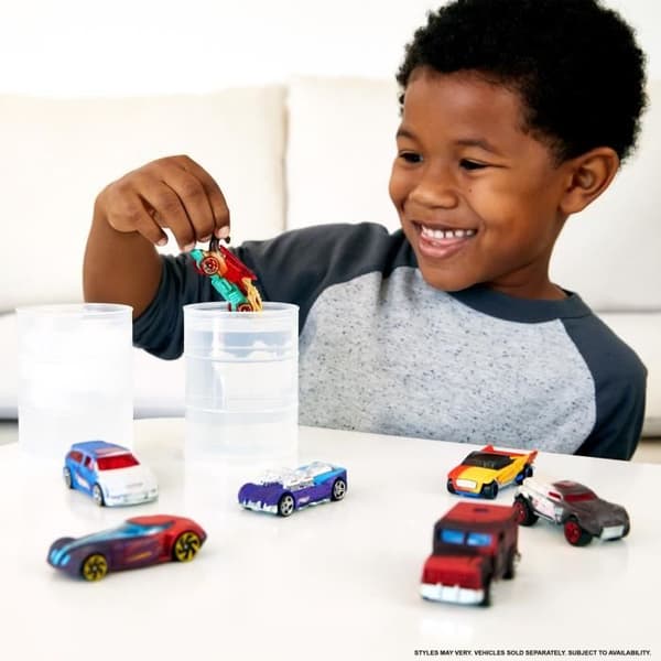 HOT WHEELS Farveskifterkøretøj, Tilfældig Model, Skifter Farve med Vand - Lille Bil - Alder 3+ - Hot Wheels