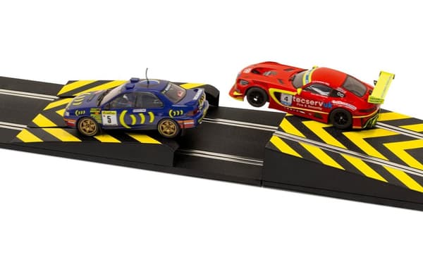 Scalextric C8194 - Jump and Side Swipe