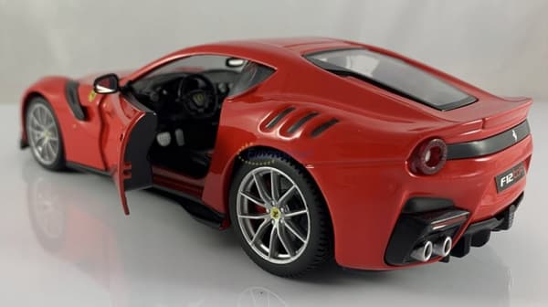 FERRARI F12 TDF rød model Bburago 26021