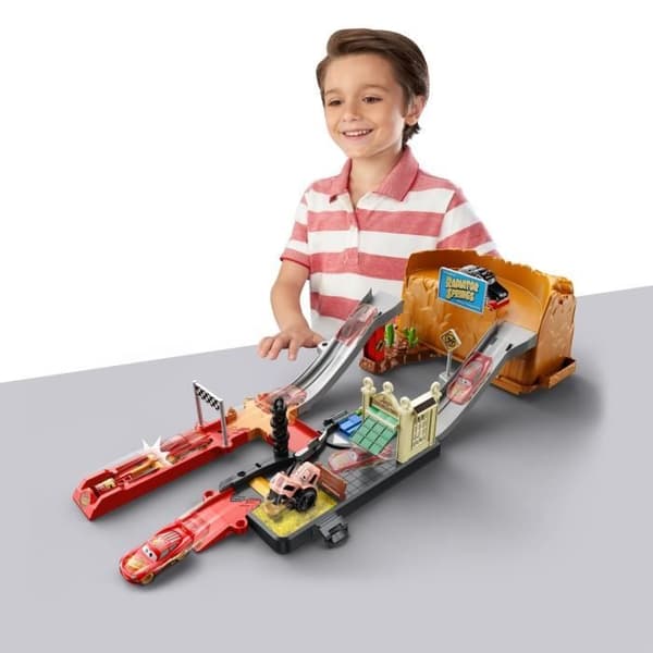 Radiator Springs Game Box - Disney Pixar MATTEL Minibilar för bilar - Circuitbana för bilar - från 4 år och uppåt