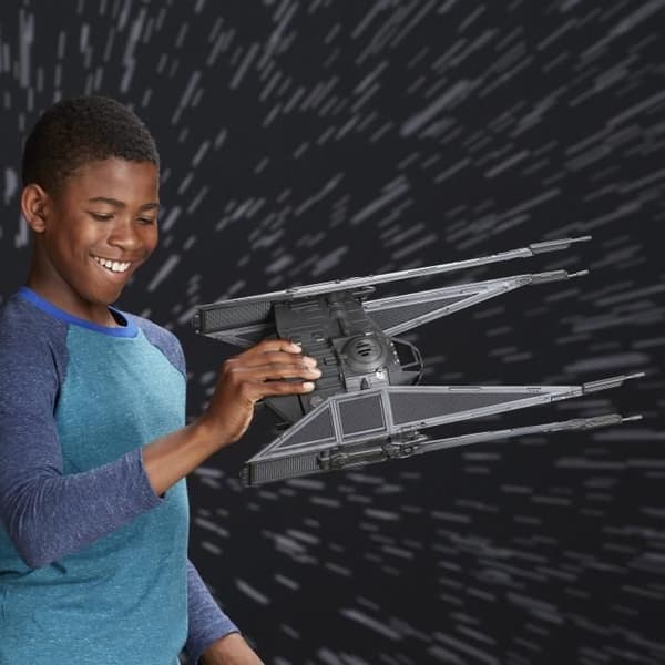 STAR WARS - Tie Silencer Vehicle + Kylo Ren Figure 10cm - HASBRO - Ljud, specialeffekter och projektil ingår