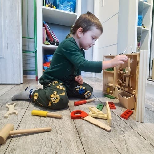 Box + set med träverktyg 22697