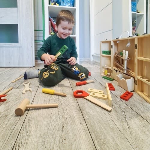 Box + set med träverktyg 22697