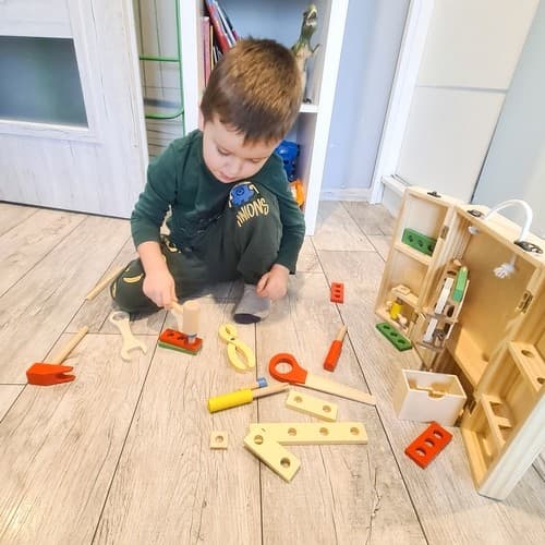Box + set med träverktyg 22697